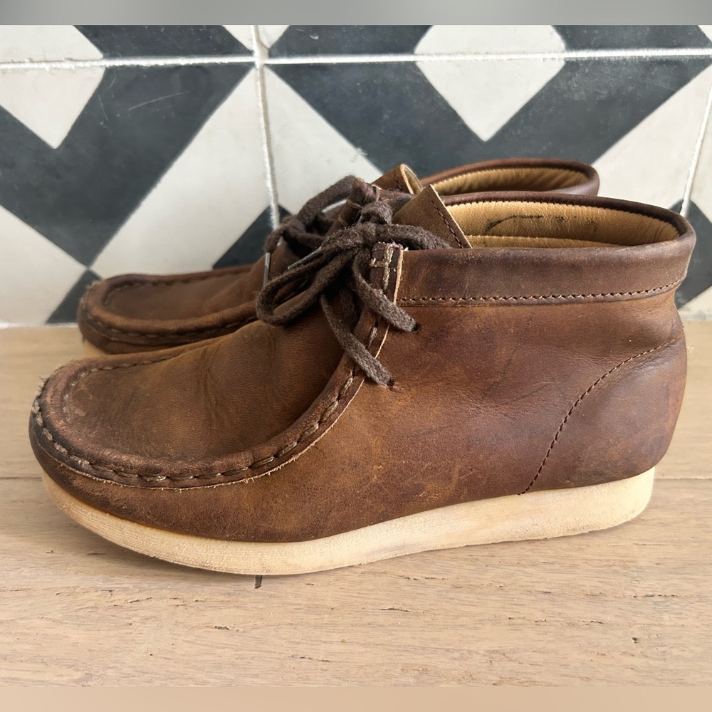 Boys Clark’s Wallabee chukka boots